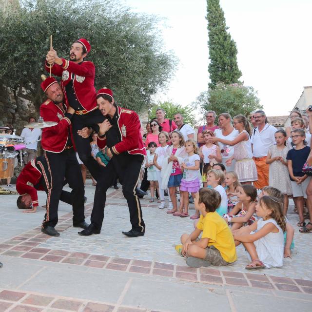 Les Grimaldines Dans Les Rues Festival Golfe De Saint Tropez (35)