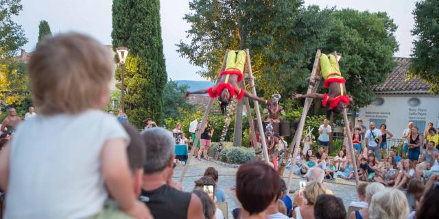 Les Grimaldines Dans Les Rues Festival Golfe De Saint Tropez (45)