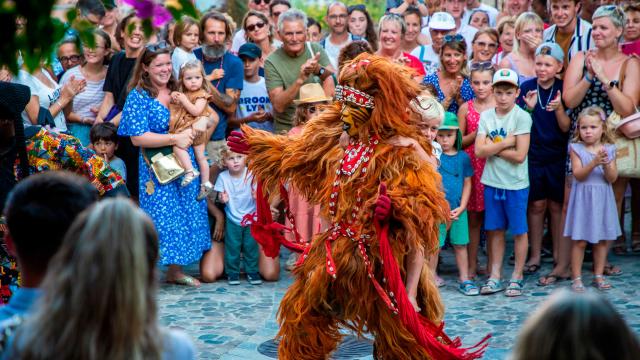 Les Grimaldines Dans Les Rues Festival Golfe De Saint Tropez (57)