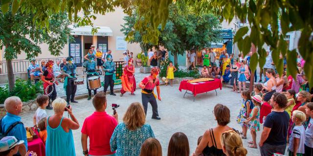 Les Grimaldines Dans Les Rues Festival Golfe De Saint Tropez (61)